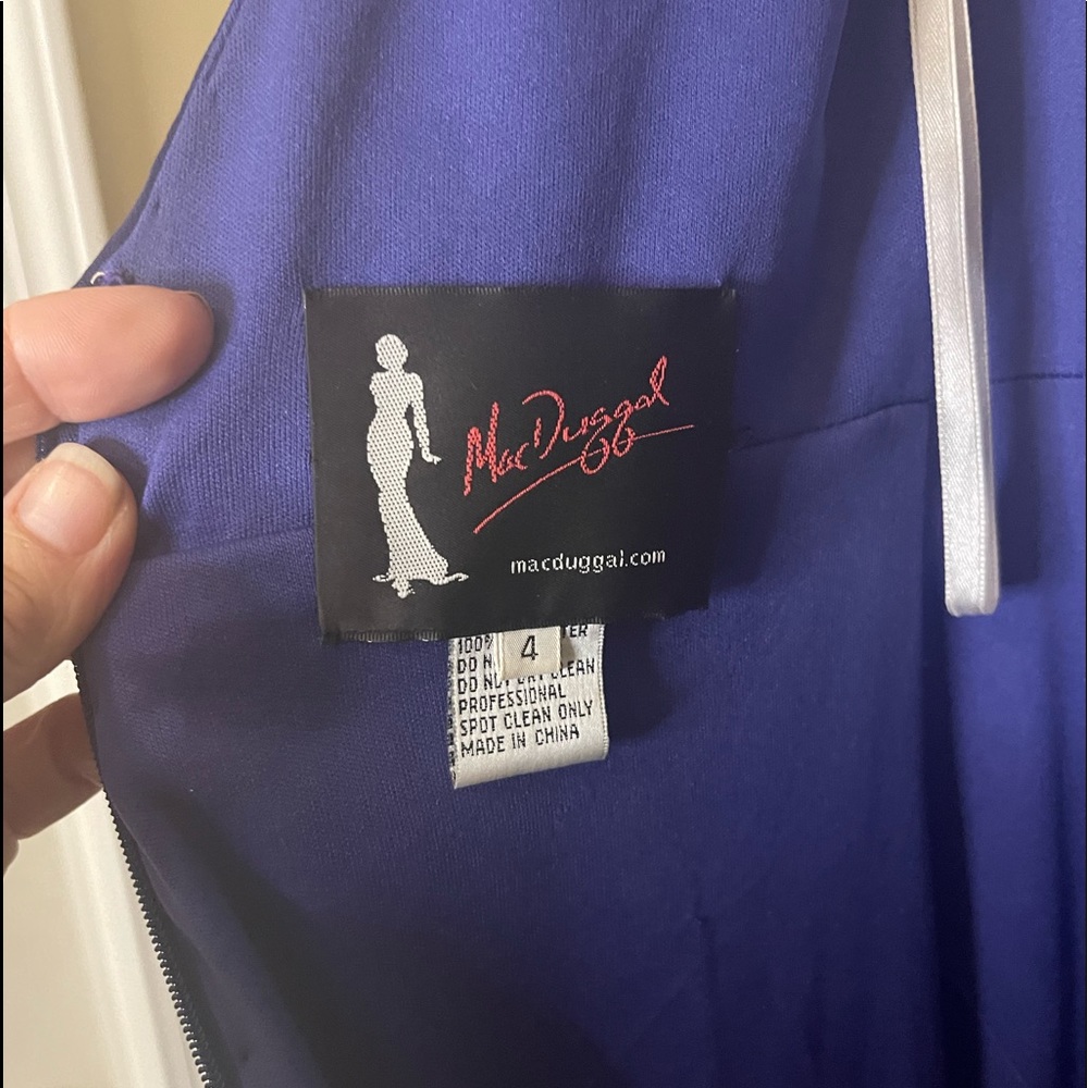 Show stopper MacDuggal Gown - Picture 4 of 7